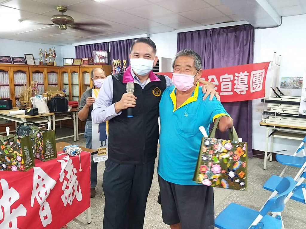 反賄選宣導頒獎合影照片