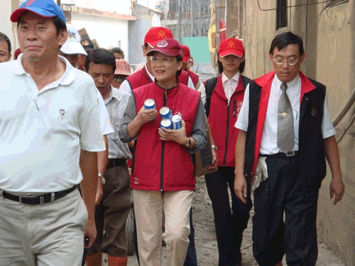 部長關心社會勞動人協助災民家園重建照片