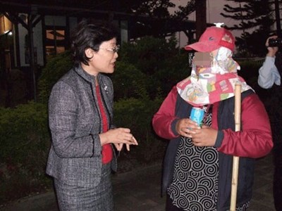 王部長屏東探訪古車站慰勞社會勞動人照片