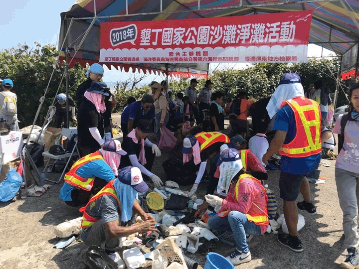 墾丁國家公園滿州灣風飛砂淨灘護海暨反賄選活動照片