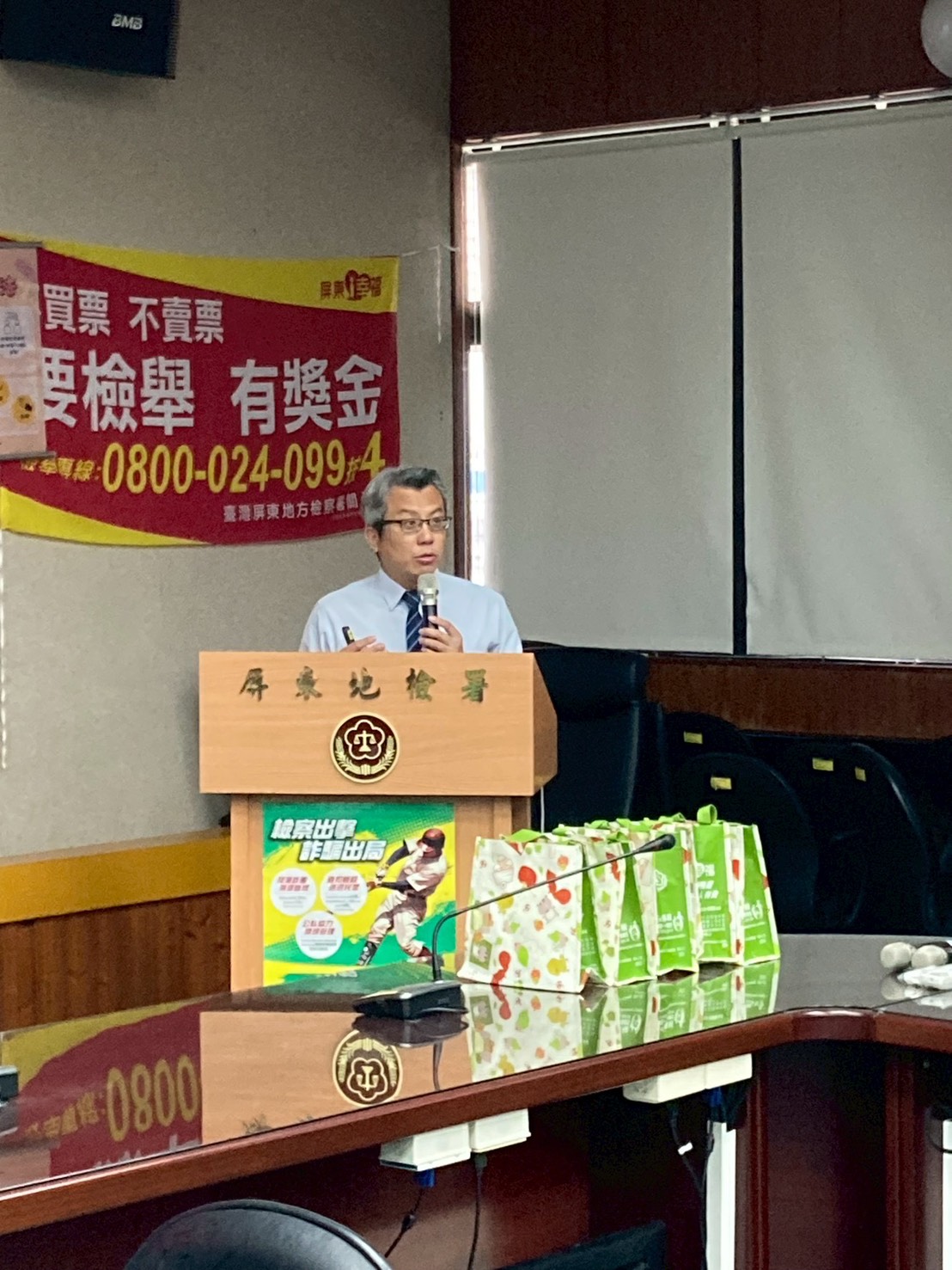 本訓練由屏東地檢署打擊妨害綠能產業發展犯罪聯繫平台執行秘書蔡佰達主任檢察官授課