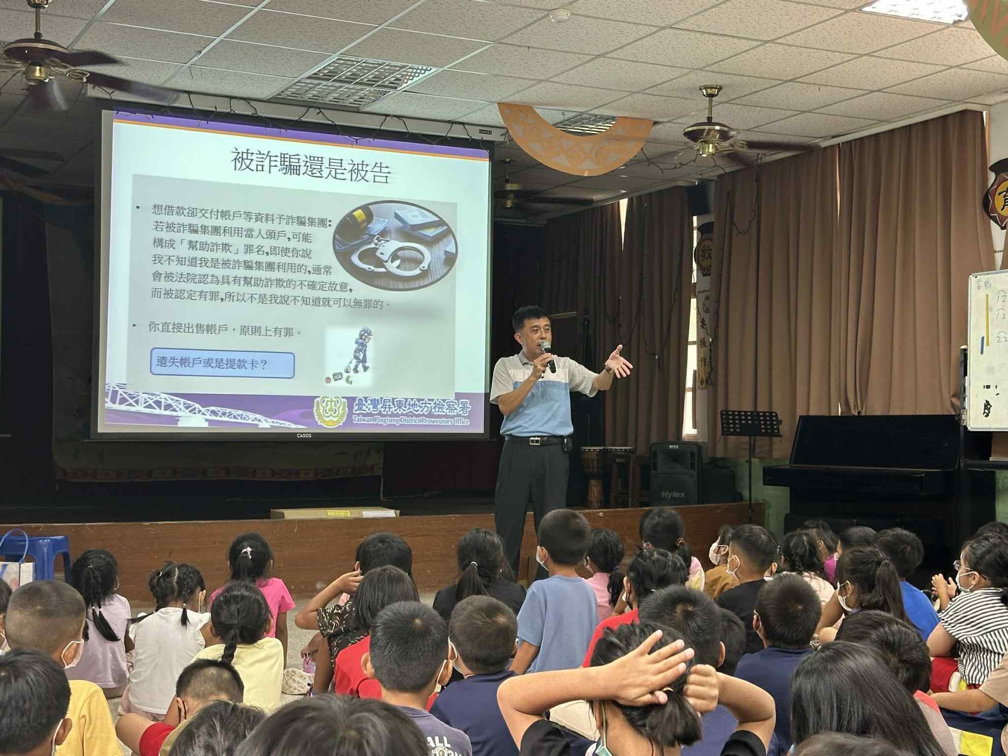 觀護人細心說明