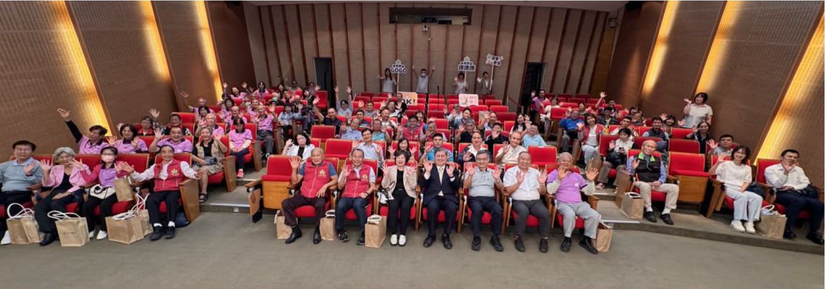 更保80慶祝活動全體與會者合影留念