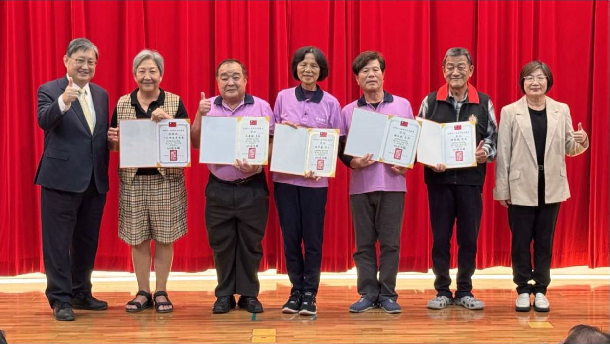 陳盈錦檢察長及更保葉春麗主委頒獎更保總會獲獎人員